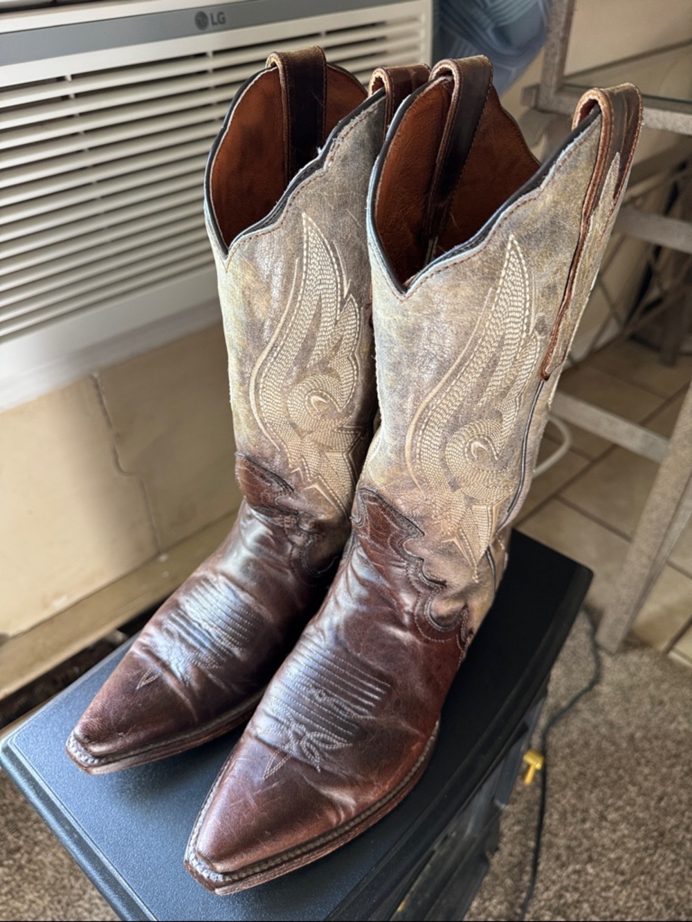 EUC women’s Dan Post Two-Tone Brown and Tan Embroidered cowboy boots.
